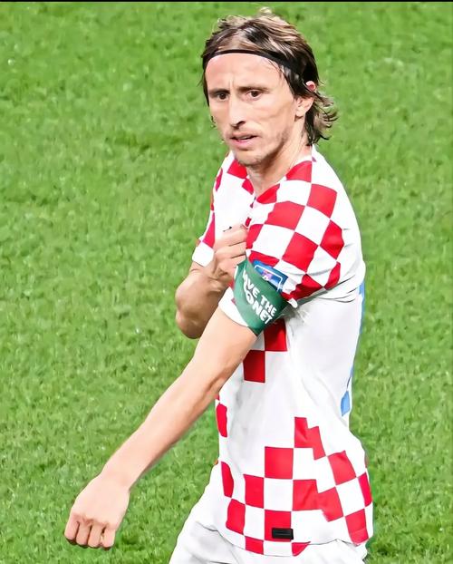 54球追平2015年的C罗，姆巴佩升至皇马球员自然年进球榜第四（姆巴佩54球追平C罗2015纪录，升至皇马球员自然年进球榜第4位）