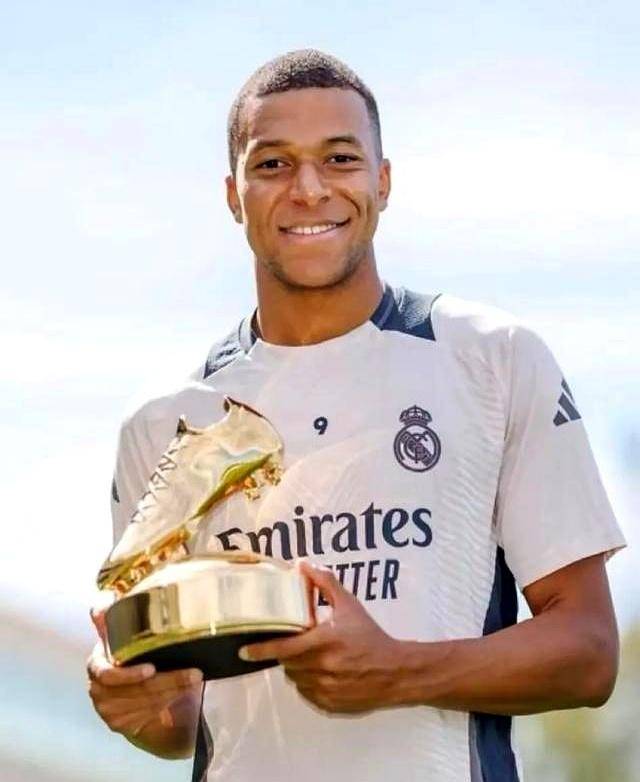 就在今天，12月8日凌晨！中超传来了青岛西海岸、武汉三镇和海港的新消息（12月8日凌晨，中超最新消息：青岛西海岸、武汉三镇与海港传来新动向）