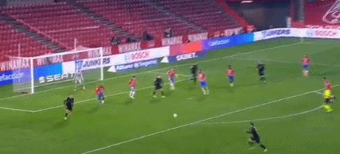 世界波，西乙阿尔瓦塞特球员莫尔西略打进一个超远距离进球（西乙阿尔瓦塞特球员莫尔西略轰入超远距离世界波）