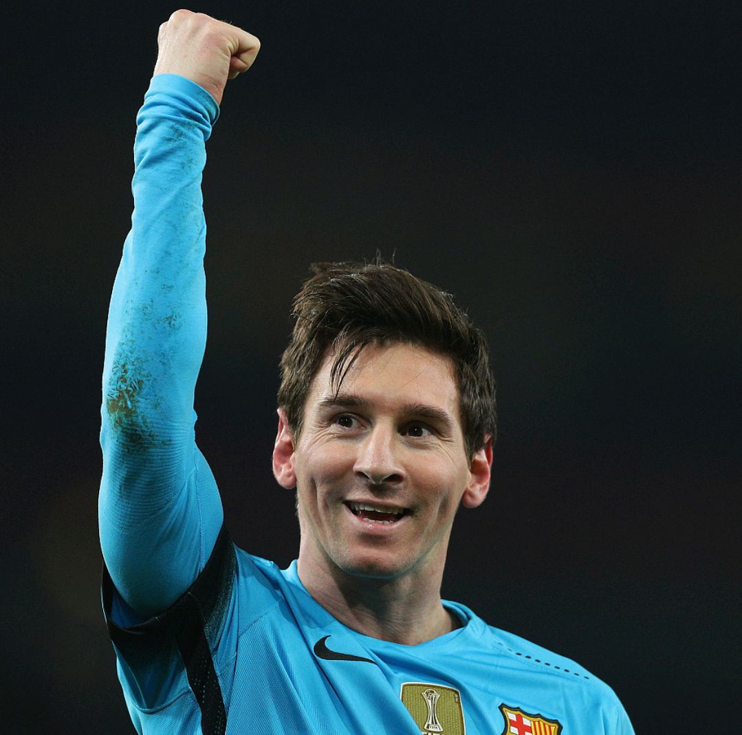 公牛半场三分13中3，吉迪10+5+5咬住比分（公牛半场外线手冷13投3中，吉迪10分5板5助紧咬比分）