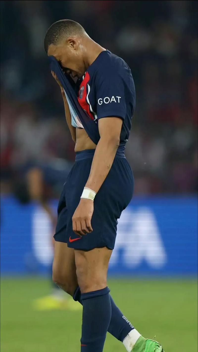 皇马主帅阿隆索发布会解析：维尼修斯状态喜人 青训新星获征召（皇马主帅阿隆索发布会解读：维尼修斯状态出色 青训新星入选名单）