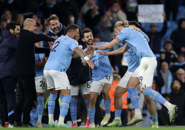 施瓦泽：澳超应该追赶亚洲联赛的水平；从五月休赛到十月是荒谬的（施瓦泽批评澳超：应赶上亚洲水平，5月至10月停赛不合常理）